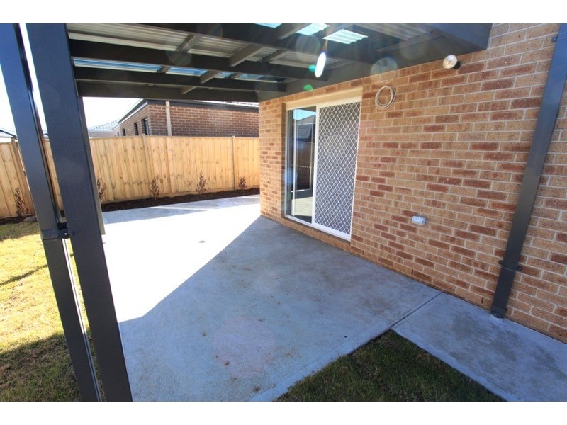 8 Citreus Circuit, Brookfield VIC 3338