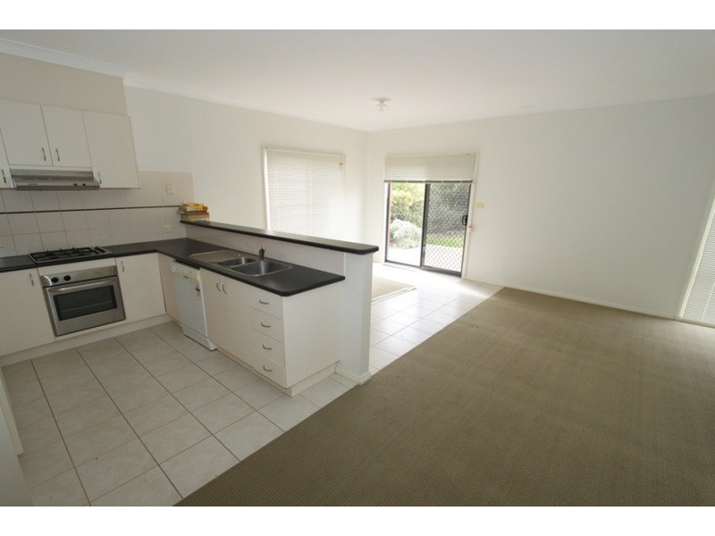 18 Ridgeway, Melton West VIC 3337