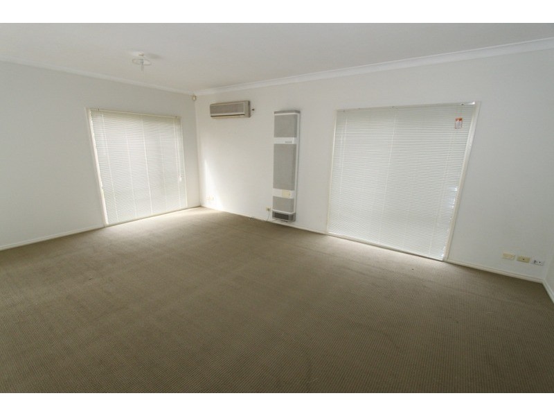 18 Ridgeway, Melton West VIC 3337