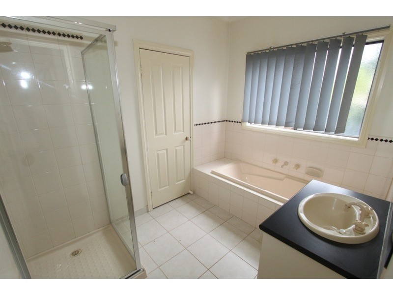 18 Ridgeway, Melton West VIC 3337