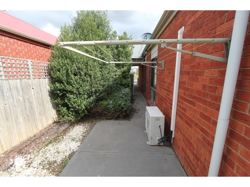 18 Ridgeway, Melton West VIC 3337