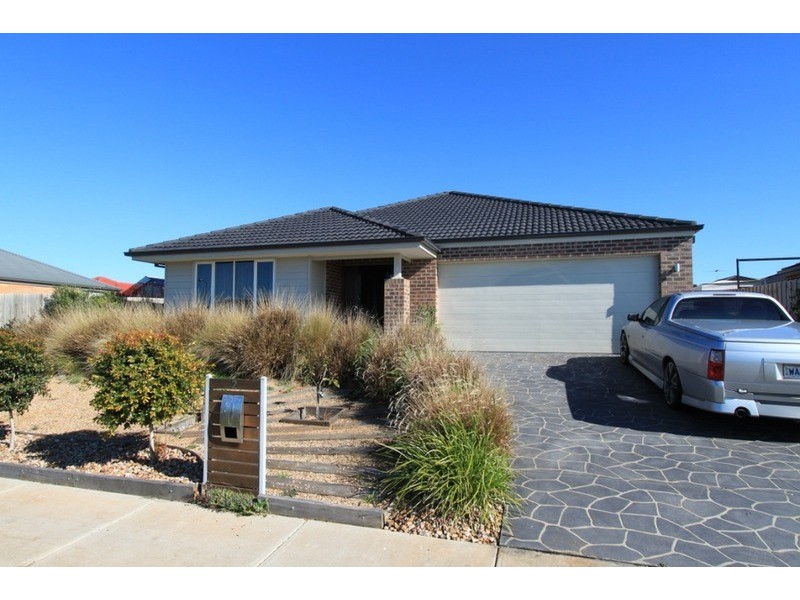 2 Emerald Court, Melton West VIC 3337