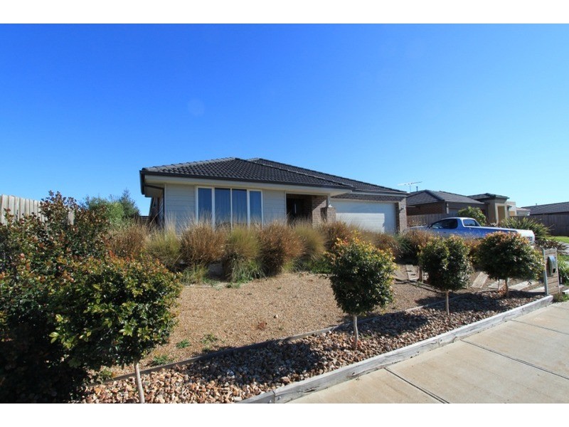 2 Emerald Court, Melton West VIC 3337