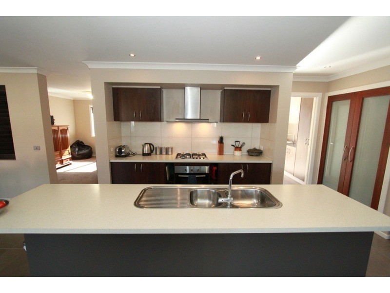 2 Emerald Court, Melton West VIC 3337