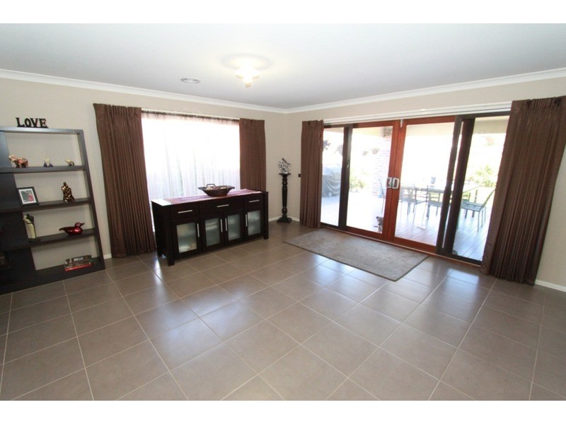 2 Emerald Court, Melton West VIC 3337