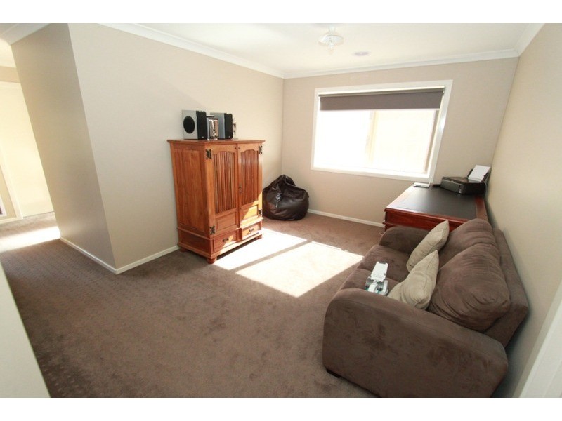 2 Emerald Court, Melton West VIC 3337