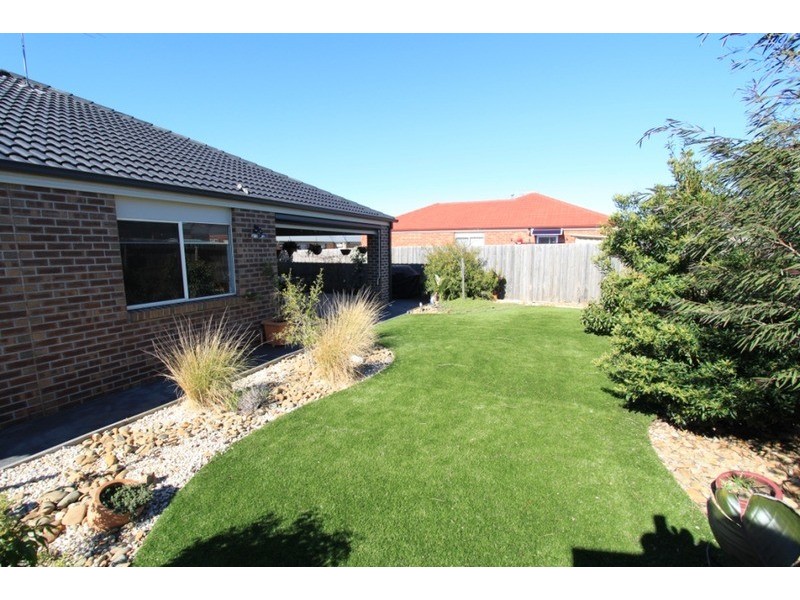 2 Emerald Court, Melton West VIC 3337