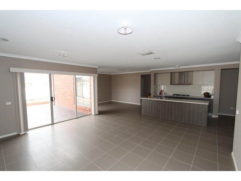 16 Magpie Street, Brookfield VIC 3338