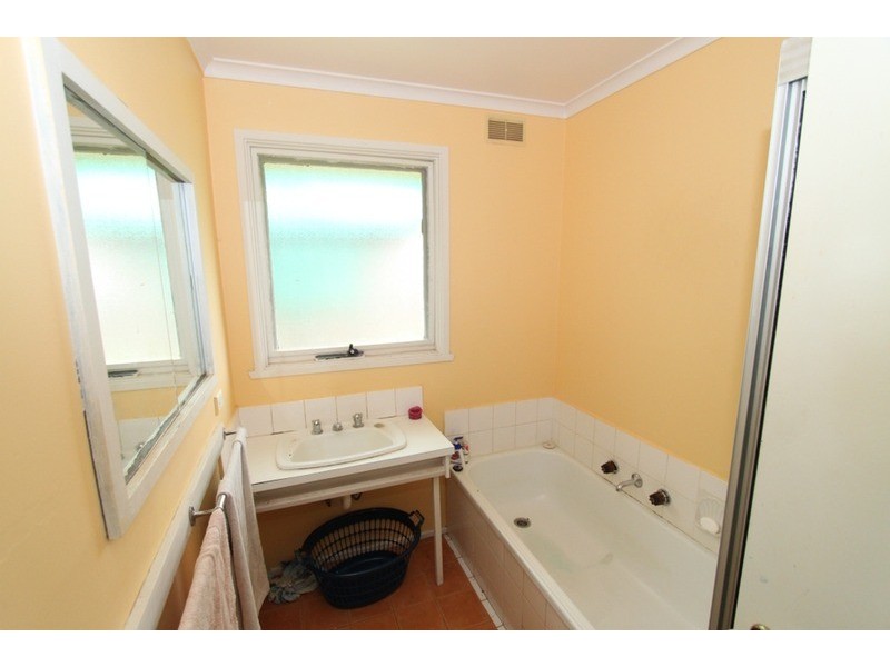 7 Hume  Avenue, Melton South VIC 3338