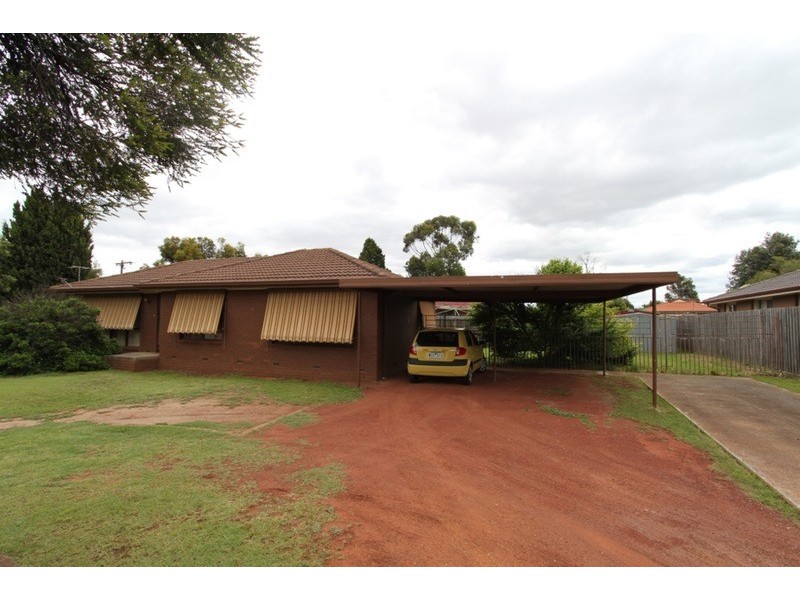 7 Hume  Avenue, Melton South VIC 3338