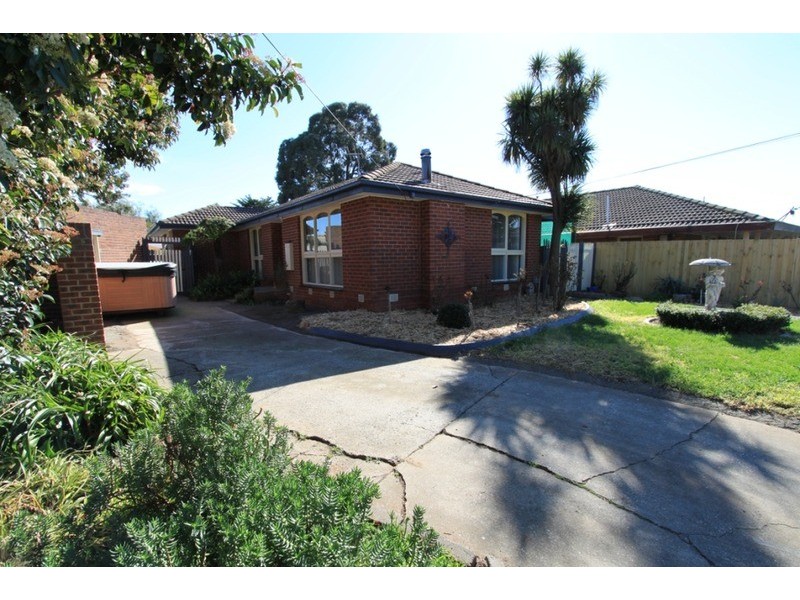 4 Bridgeford Crescent, Melton South VIC 3338