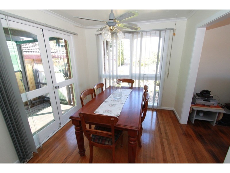 4 Bridgeford Crescent, Melton South VIC 3338