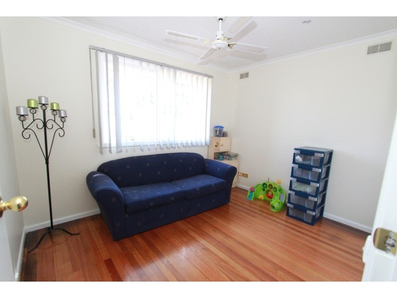 4 Bridgeford Crescent, Melton South VIC 3338