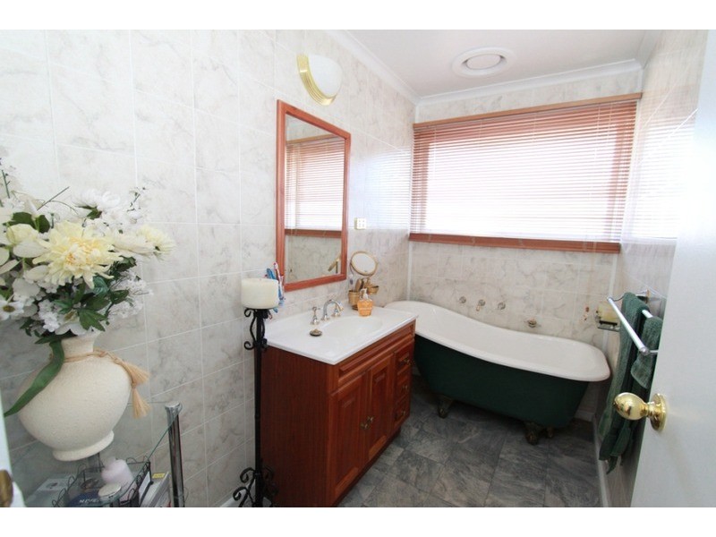 4 Bridgeford Crescent, Melton South VIC 3338