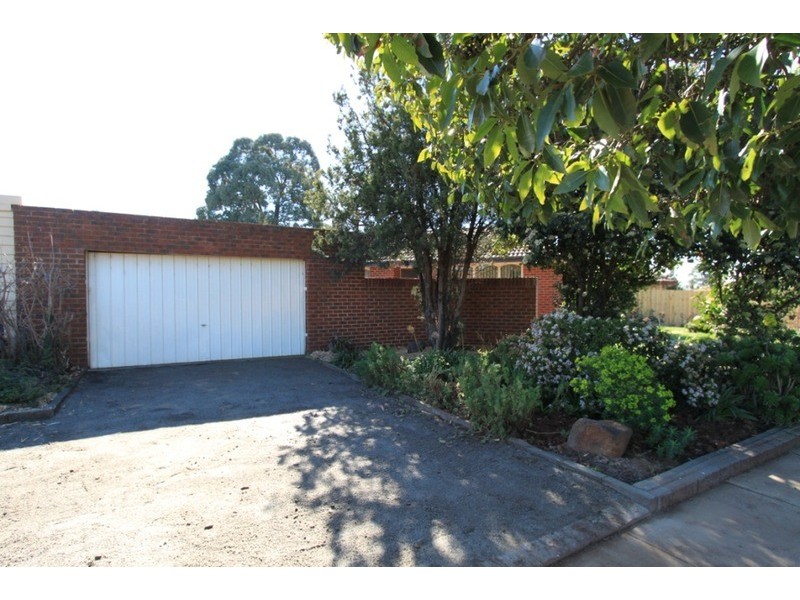 4 Bridgeford Crescent, Melton South VIC 3338