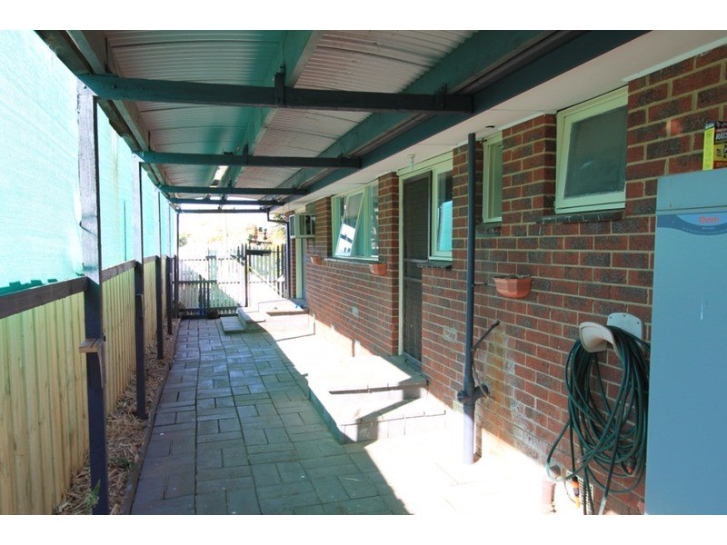 4 Bridgeford Crescent, Melton South VIC 3338