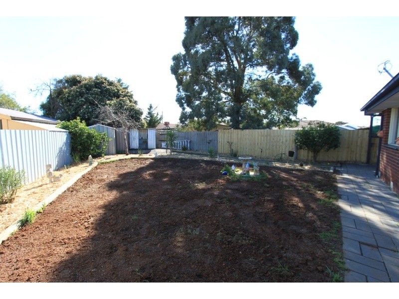 4 Bridgeford Crescent, Melton South VIC 3338