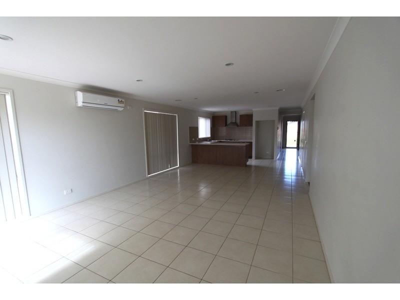 44 Saltbush Crescent, Brookfield VIC 3338