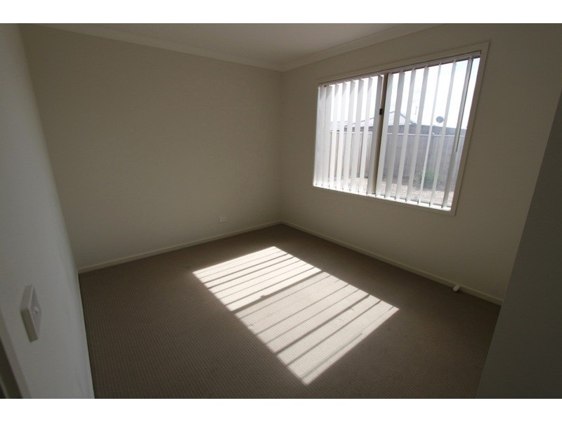 44 Saltbush Crescent, Brookfield VIC 3338