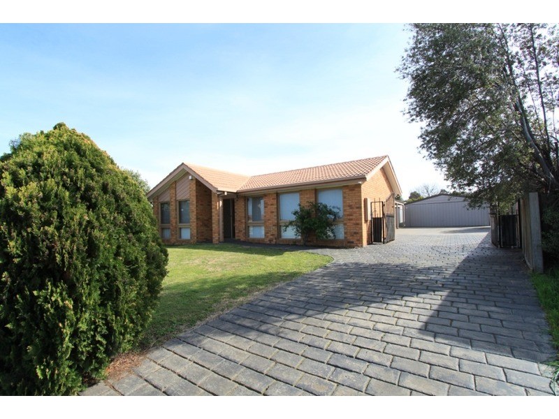 25 Cambrian Way, Melton West VIC 3337