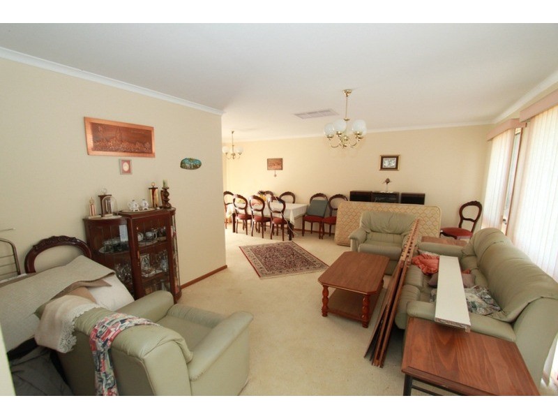 25 Cambrian Way, Melton West VIC 3337