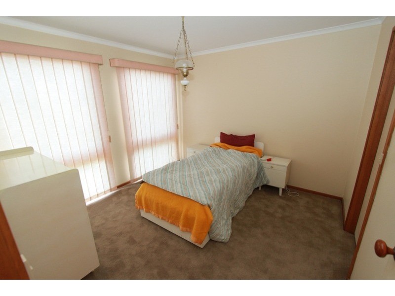 25 Cambrian Way, Melton West VIC 3337