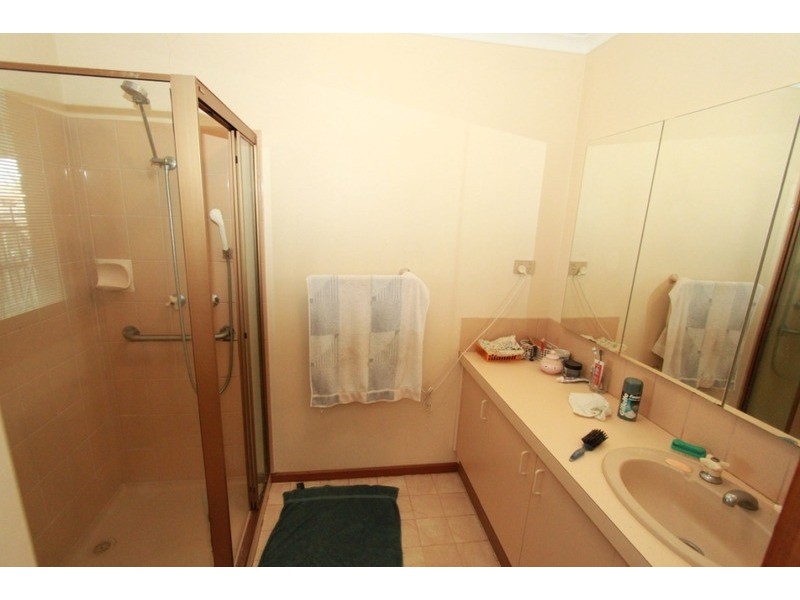 25 Cambrian Way, Melton West VIC 3337