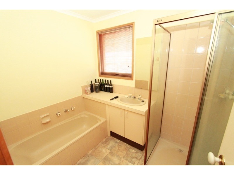 25 Cambrian Way, Melton West VIC 3337