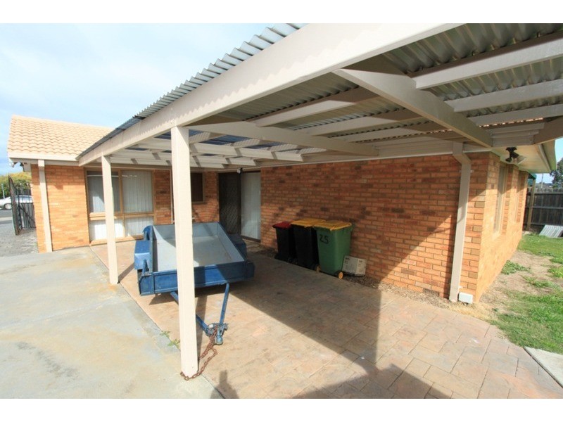 25 Cambrian Way, Melton West VIC 3337