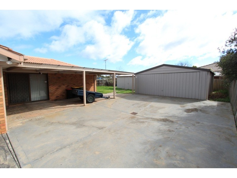 25 Cambrian Way, Melton West VIC 3337