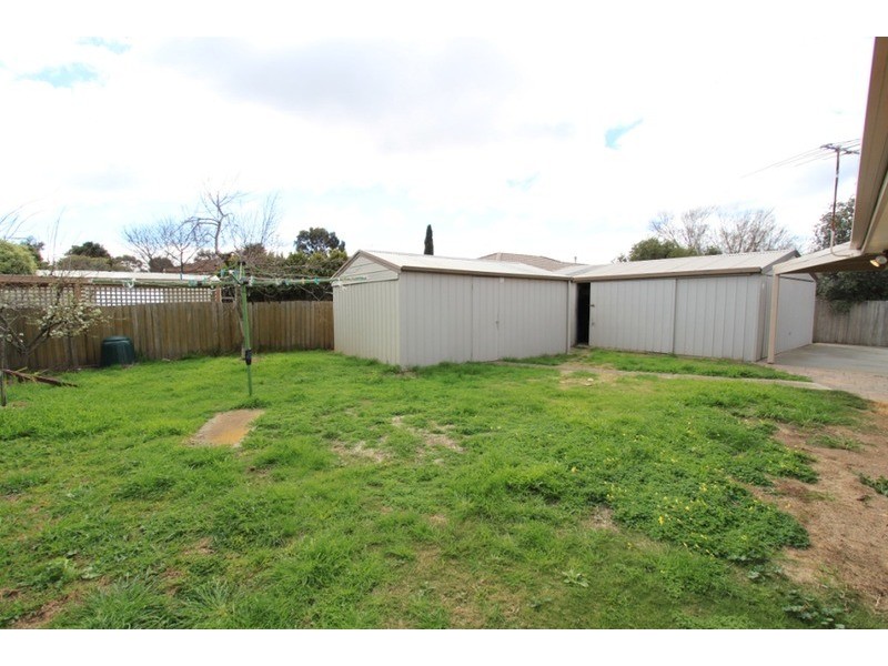 25 Cambrian Way, Melton West VIC 3337