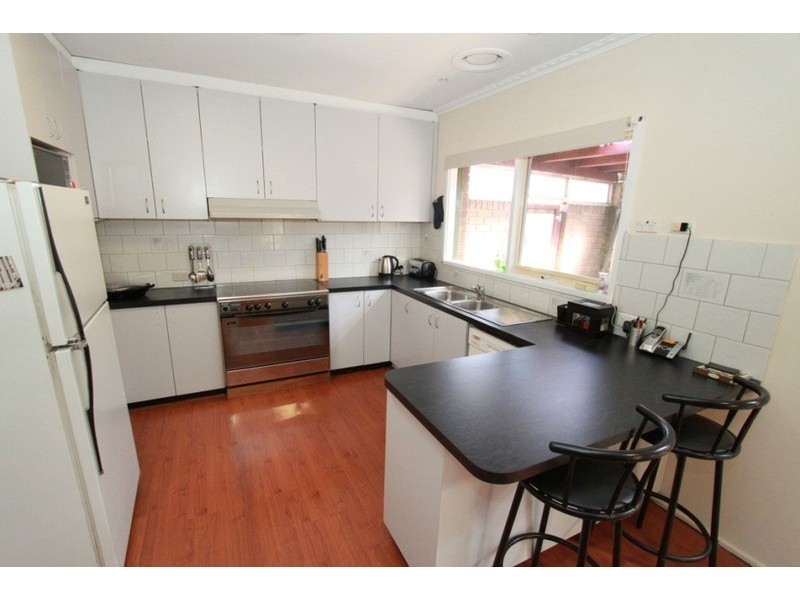 2 Richard Road, Melton South VIC 3338