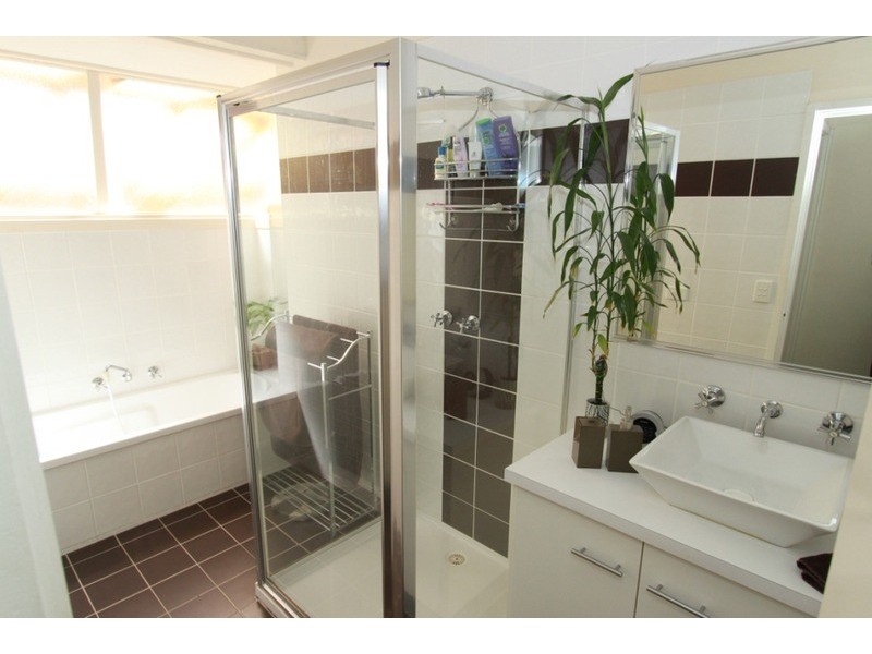 2 Richard Road, Melton South VIC 3338