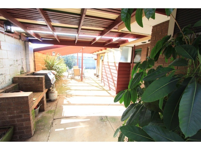 2 Richard Road, Melton South VIC 3338