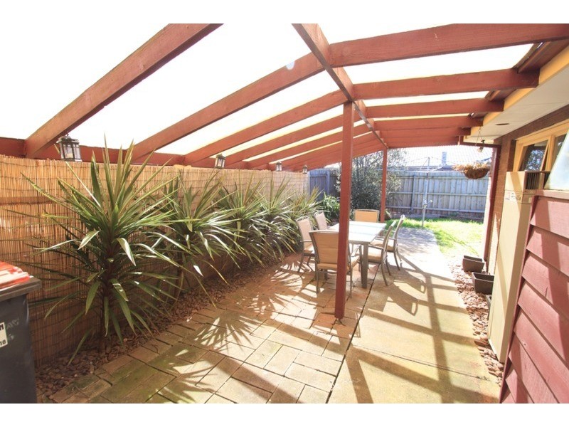 2 Richard Road, Melton South VIC 3338