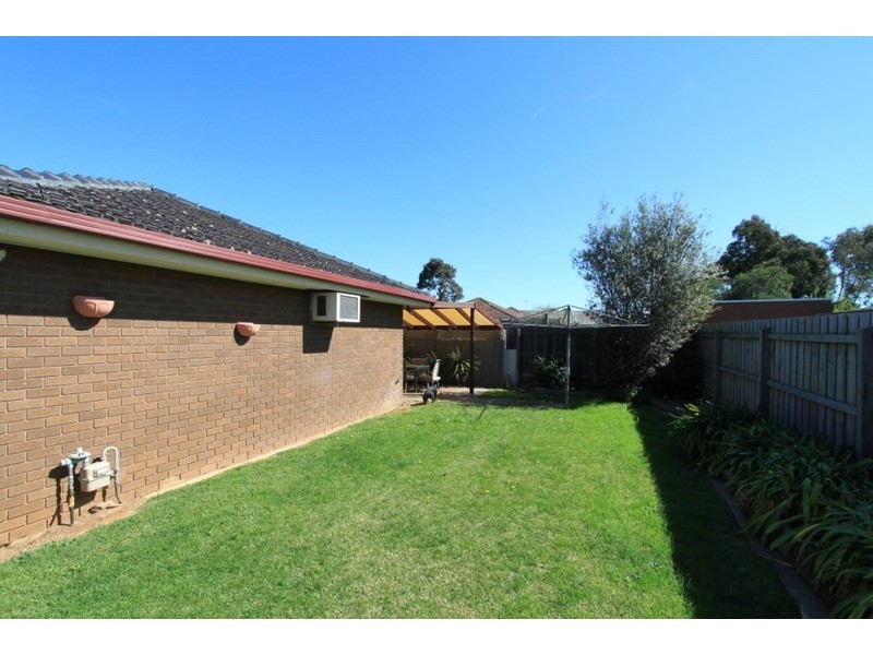 2 Richard Road, Melton South VIC 3338