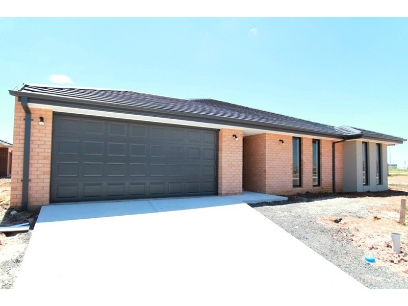 95 Arnolds Creek Boulevard, Melton West VIC 3337