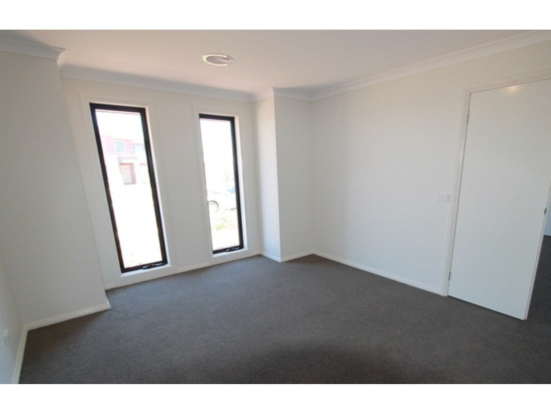 95 Arnolds Creek Boulevard, Melton West VIC 3337