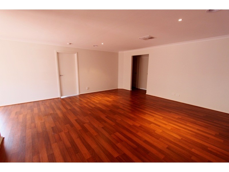 95 Arnolds Creek Boulevard, Melton West VIC 3337