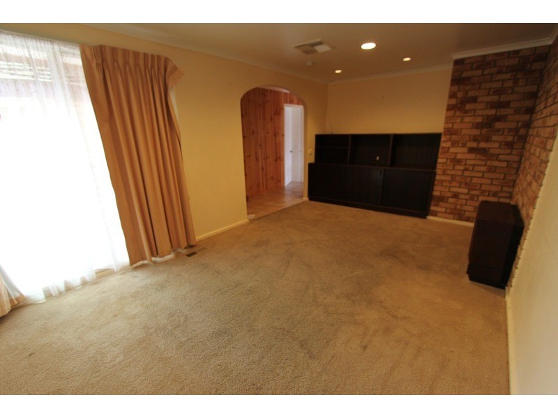 12 Emil Court, Melton VIC 3337