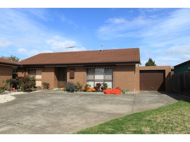 3/16 Creek  Street, Melton South VIC 3338