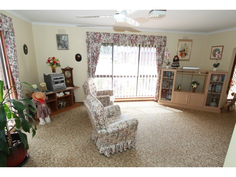 3/16 Creek  Street, Melton South VIC 3338