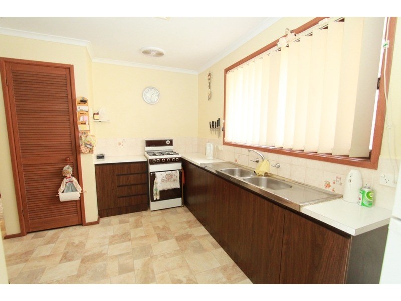 3/16 Creek  Street, Melton South VIC 3338