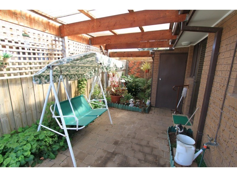 3/16 Creek  Street, Melton South VIC 3338