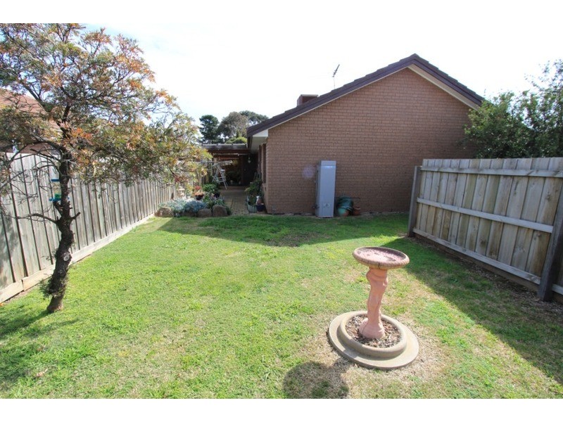 3/16 Creek  Street, Melton South VIC 3338