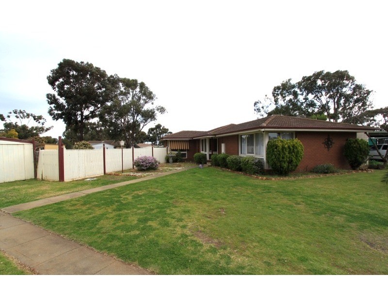 7 Henley Place, Melton West VIC 3337