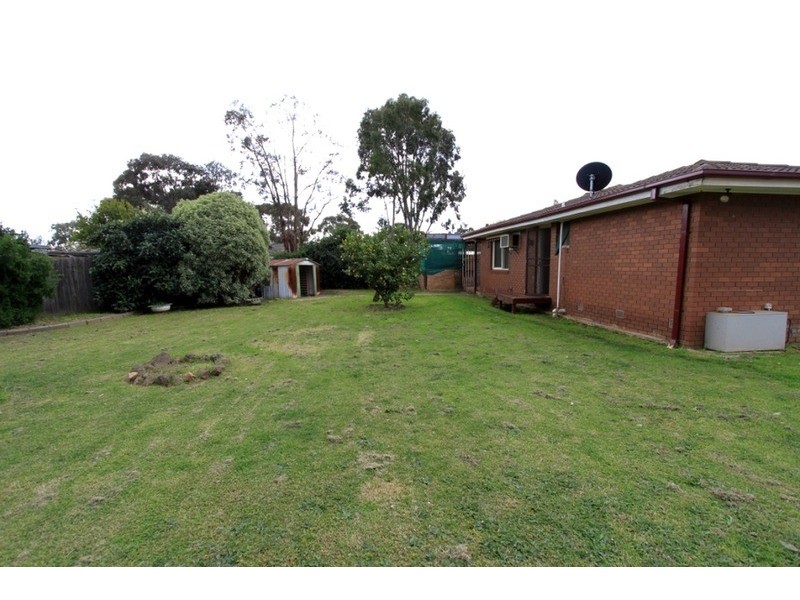 7 Henley Place, Melton West VIC 3337