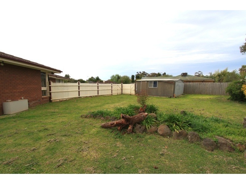 7 Henley Place, Melton West VIC 3337