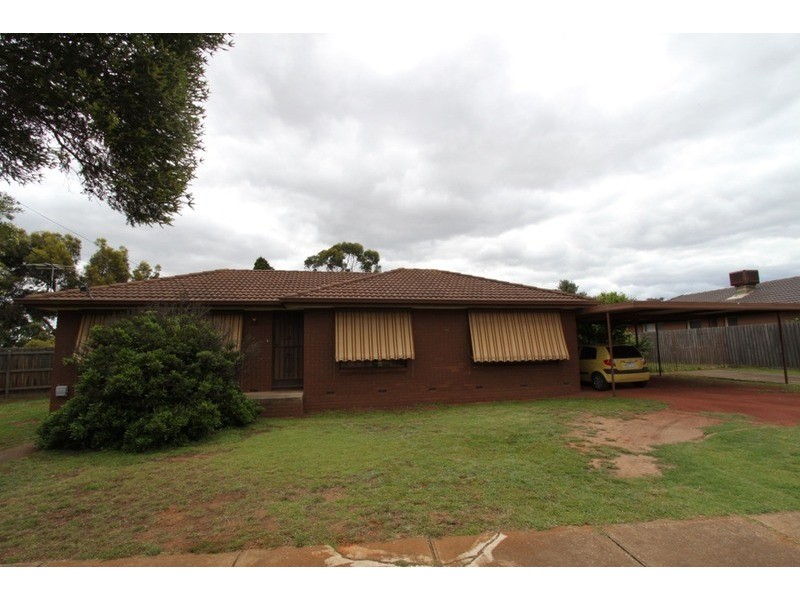 7 Hume  Avenue, Melton South VIC 3338