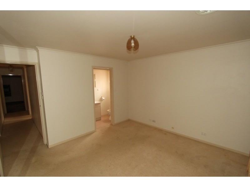 7 Walton Street, Melton South VIC 3338